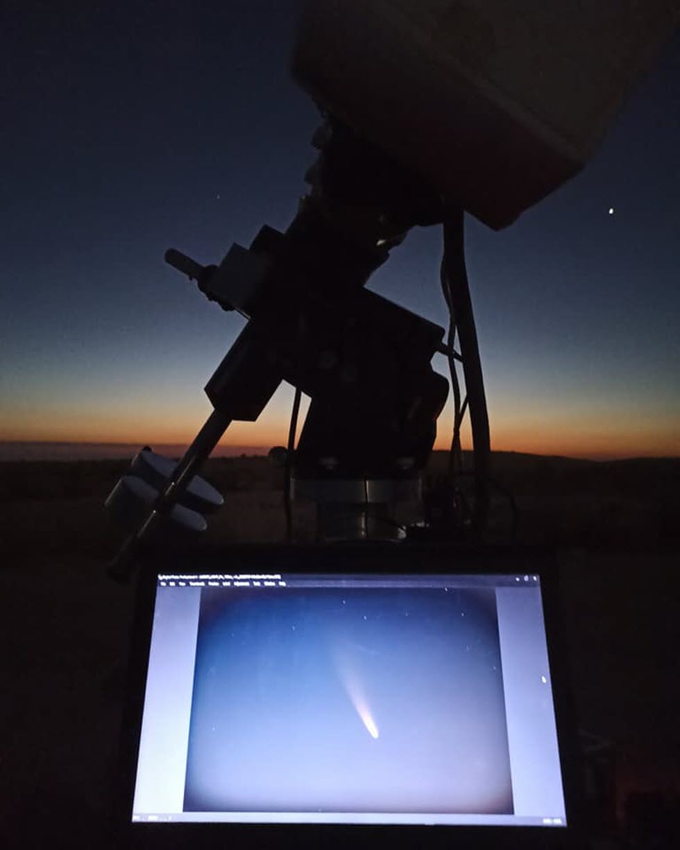 הטלסקופ של מיכאל צוקראן מכוון אל השביט הבוקר (7.7). (צילום: מיכאל צוקראן)