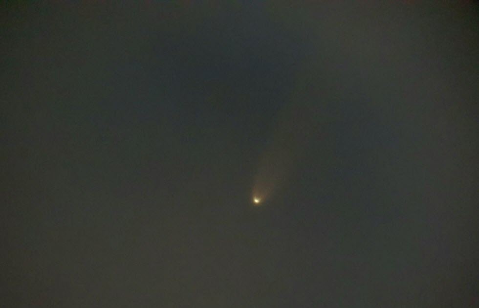 צולם מטלפון נייד דרך עינית טלסקופ ב-8.7 בבוקר.  (צילום: משה גלנץ)