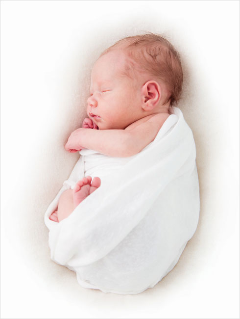 שימוש במנשא מערסל מרגע הלידה מספק לתינוק חוויה של המשכיות לתנוחת הרחם (צילום: Shutterstock)