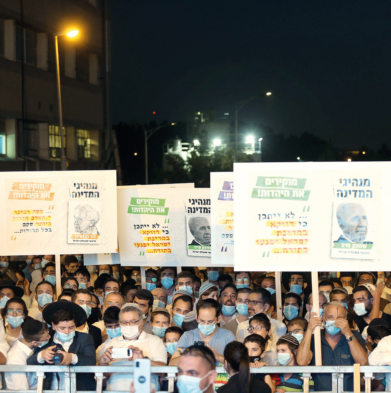 ההפגנה נגד ‘היהודים באים' מול בניין התאגיד בירושלים, השבוע. שרוני: “מבחינתנו זה עוד 1,500 צופים חדשים לתוכנית" | צילום: אלכס קולומויסקי