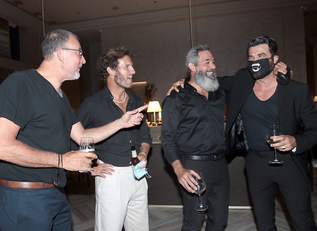 "תוריד את היד, לא מתאים". עמוס תמם,מוריס כהן ואנחל בונני (צילום: ענת מוסברג) "תוריד את היד, לא מתאים". עמוס תמם,מוריס כהן ואנחל בונני (צילום: ענת מוסברג)