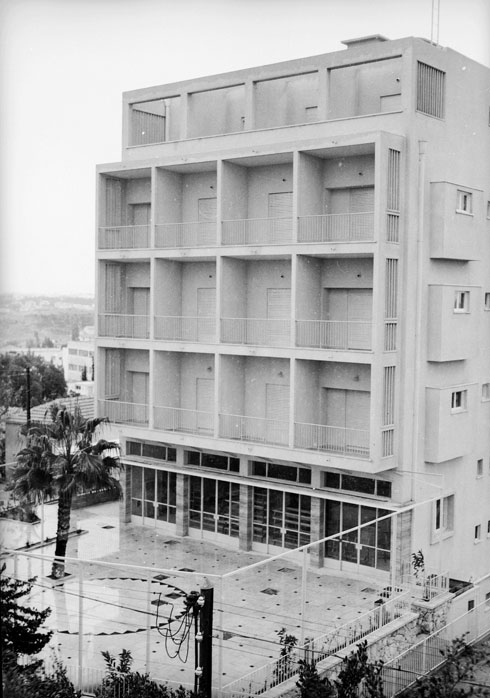 המבנה ששימש את שגרירות ברית המועצות ברחוב שרת. לשימור עם תוספת קומות (צילום: דוד רובינגר)