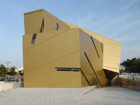 מרכז וואהל באוניברסיטת בר אילן, בתכנון דניאל ליבסקינד. אחד המבנים החדשים ביותר בתוכנית (צילום: Cccc3333,cc)