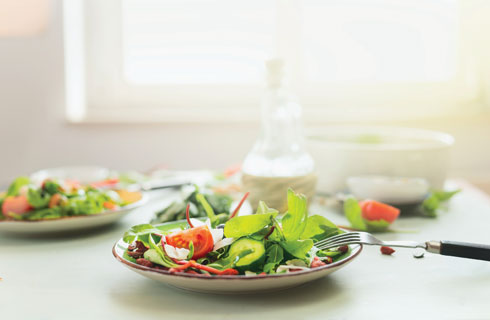 הכנת אוכל בבית לוקחת זמן (צילום: Shutterstock)
