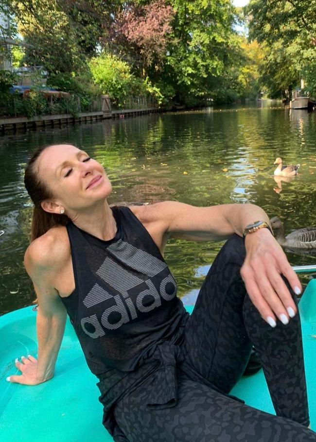 לא מוותרת על הלוק הספורטיבי (צילום: אינסטגרם)