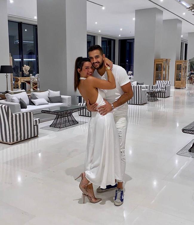 בסגר הזה תלבשי לבן (צילום: אינסטגרם)