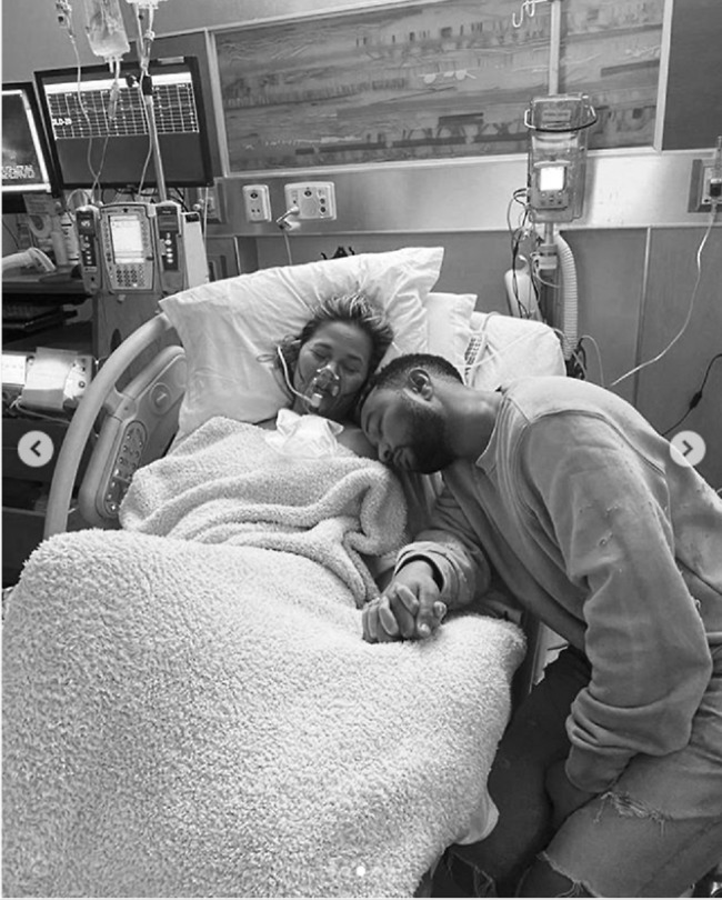 כריסי טייגן וג'ון לג'נד מתאבלים על תינוקם (צילום: אינסטגרם)
