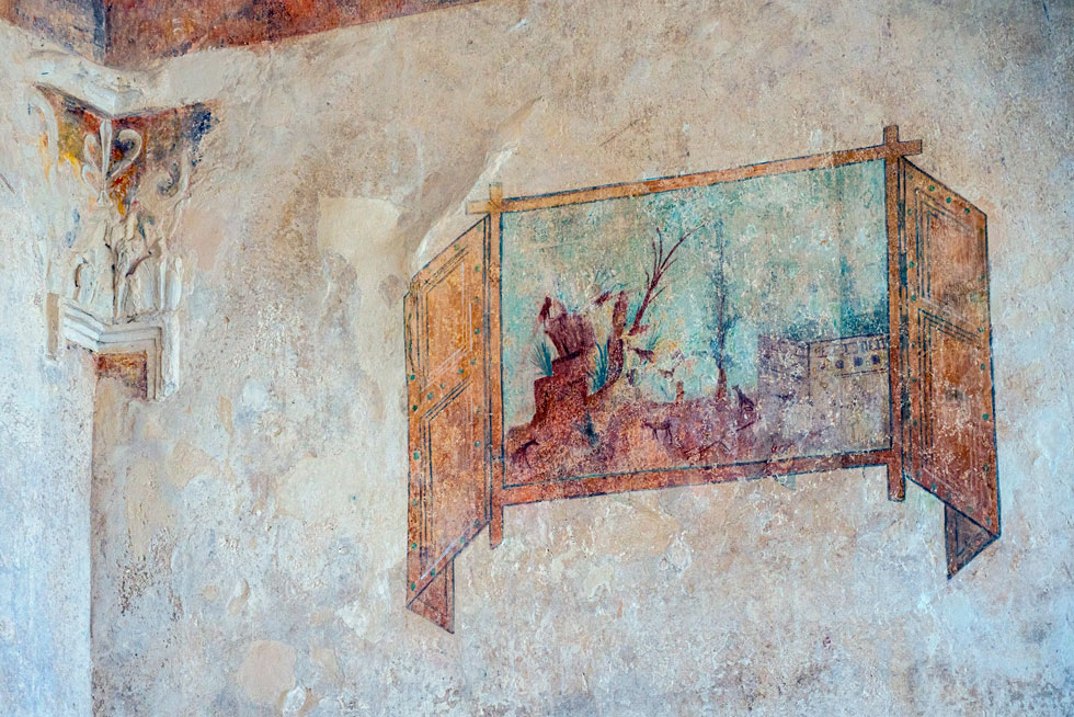 הציורים מתארים נוף, בעלי חיים ואת הניצחונות הצבאיים של אגריפה, אותו אורח חשוב שהגיע מרומא לכאן (צלום: יניב ברמן, רשות העתיקות)