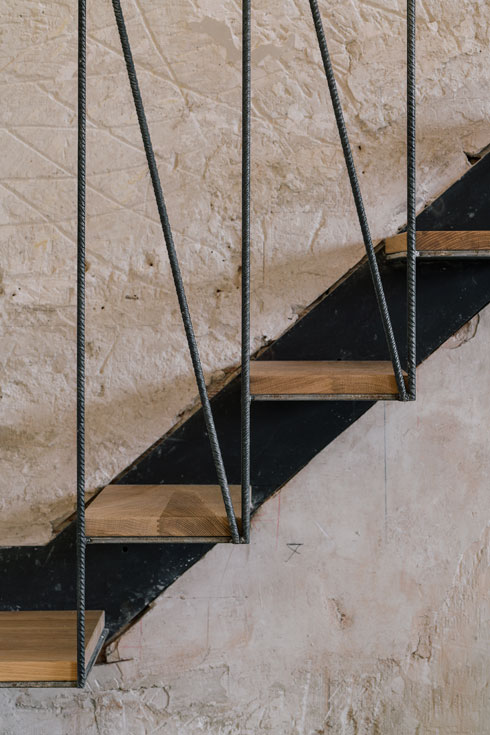 גרם מדרגות קליל מוביל מעלה (Imagen Subliminal (Miguel de Guzman + Rocio Romero) )