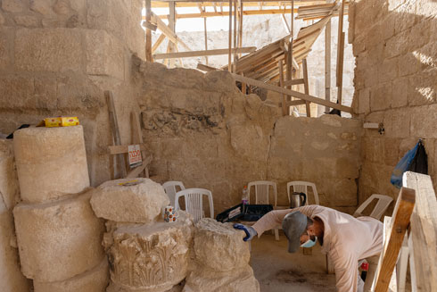 עבודה מייגעת נקברה תחת ההריסות ל-2,000 שנה (צילום: גדעון לוין)