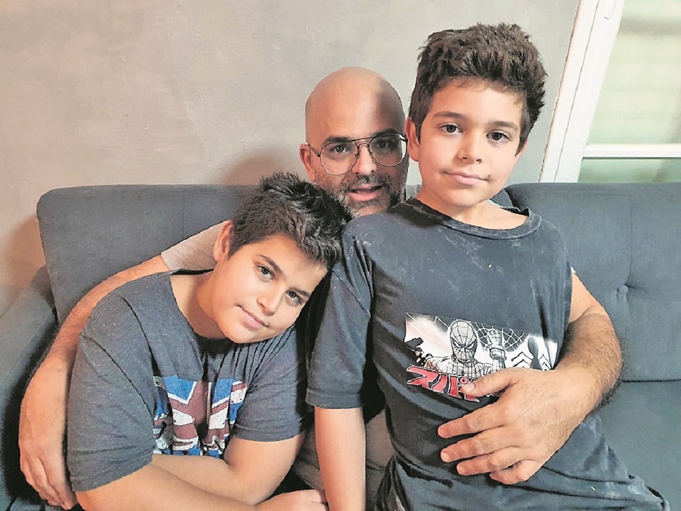 געגוע עצום לנורמליות. יוסי פרץ ארי וילדיו צילום: אלבום משפחתי