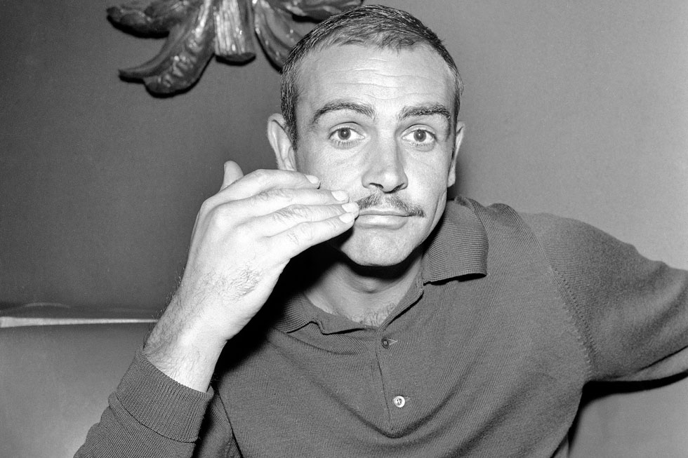 שיער פנים ששורטט ביד אמן. קונרי והשפם, 1964 (צילום: AP)