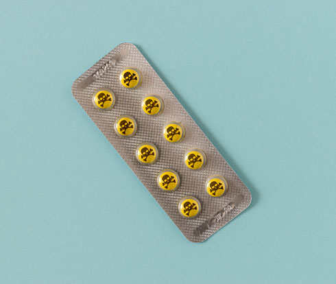 האם זו טעות לחשוב היום שחותמת ה-FDA המאשרת תרופה פירושה שהיא בטוחה לשימוש? (צילום: shutterstock)