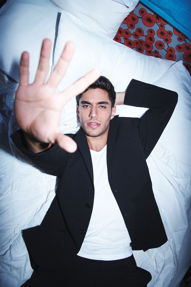 טוב נו, גם את יועז הנדל לא היינו מעיפים מהמיטה (צילום: ערן לוי)