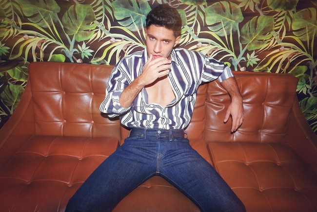 מעבר טבעי מכדורגלן לשחקן (צילום: ערן לוי)