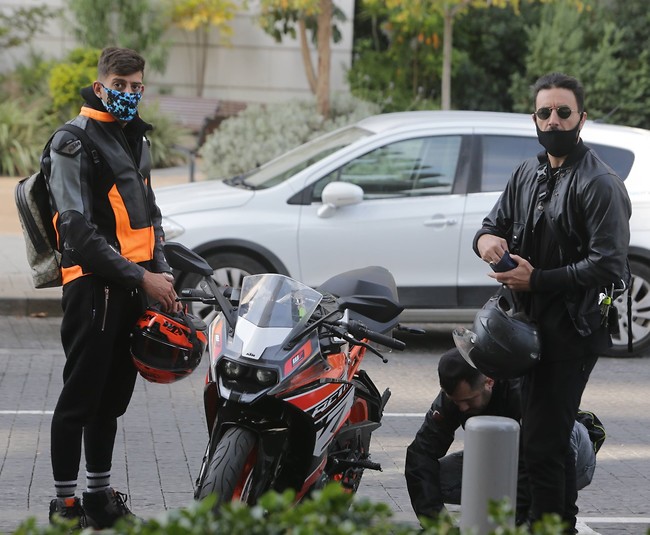 היינו רגילים לראות אותו על קורקינט (צילום: מוטי לבטון) היינו רגילים לראות אותו על קורקינט (צילום: מוטי לבטון)