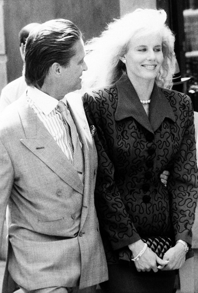 עם מייקל דאגלס בסרט "וול סטריט", 1987 (צילום: AP)