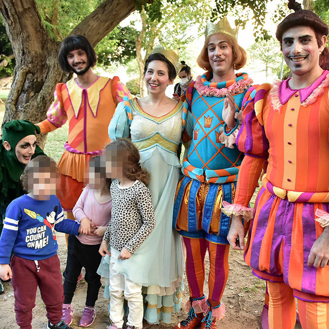 מתי עוד יצא לילדים לראות את הדמויות מקרוב כל כך? (צילום: אמיר מאירי) מתי עוד יצא לילדים לראות את הדמויות מקרוב כל כך? (צילום: אמיר מאירי)