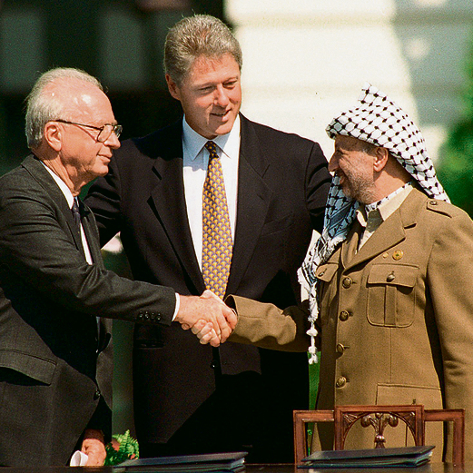 לחיצת היד ההיסטורית בבית הלבן. "כשהוא איבד את רבין הוא הרגיש שהשלום נגמר" | צילום: איי פי