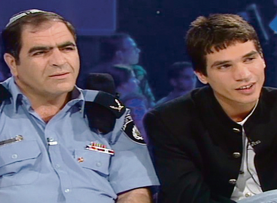 אברג'יל (מימין) בתוכנית של דן שילון ב־1994. "לא רק שלא חיסלנו את הפשע בישראל, אלא העברנו אותו גם לעולם" | צילום מסך מתוך 'המעגל' של דן שילון, באדיבות 'רשת' אברג'יל (מימין) בתוכנית של דן שילון ב־1994. "לא רק שלא חיסלנו את הפשע בישראל, אלא העברנו אותו גם לעולם" | צילום מסך מתוך 'המעגל' של דן שילון, באדיבות 'רשת'