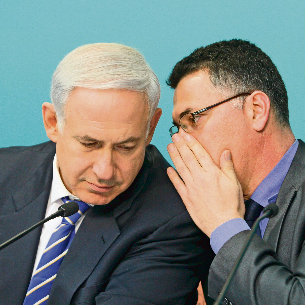סער עם נתניהו. “היה לי מזל גדול שלא נכללתי בהרכב של הממשלה הזאת, שהיא הכי גרועה שאני זוכר מכל השנים שאני במערכת הפוליטית" | צילום: אלכס קולומויסקי סער עם נתניהו. “היה לי מזל גדול שלא נכללתי בהרכב של הממשלה הזאת, שהיא הכי גרועה שאני זוכר מכל השנים שאני במערכת הפוליטית" | צילום: אלכס קולומויסקי