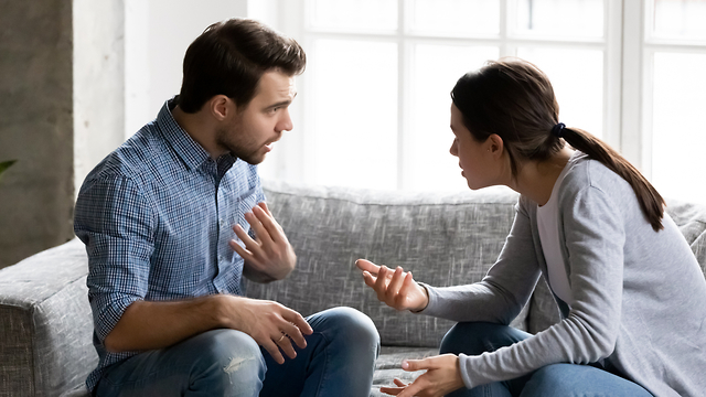 בני זוג מתווכחים (צילום: Shutterstock)