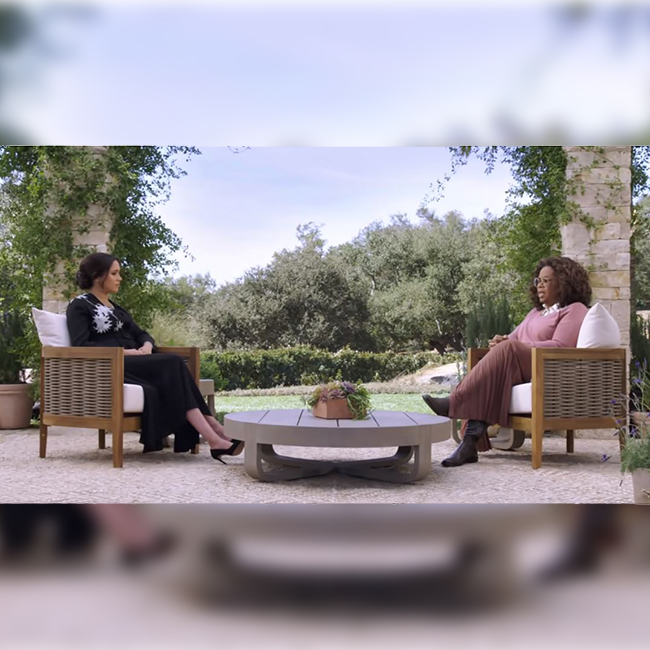 שום דבר לא מחוץ לתחום. אופרה ווינפרי ומרקל (צילום: CBS)