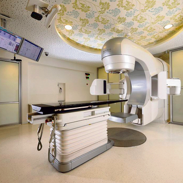 “התקווה שיש לנו להציע זה להפוך את הסרטן למחלה כרונית". חדר טיפולים במרכז דוידוף | צילום: אסף הבר
