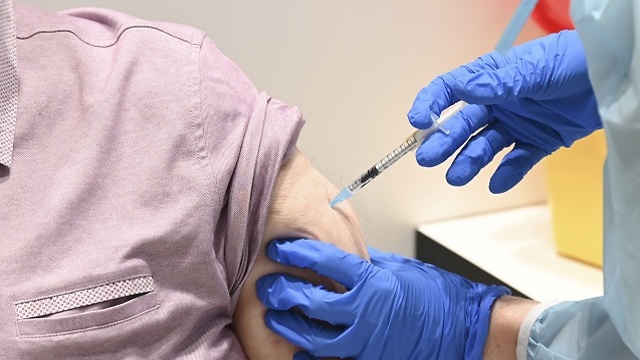 חיסון נגד קורונה בגרמניה (צילום: AP)