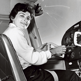 רנה לוינסון בימיה כטייסת | צילום: לע"מ