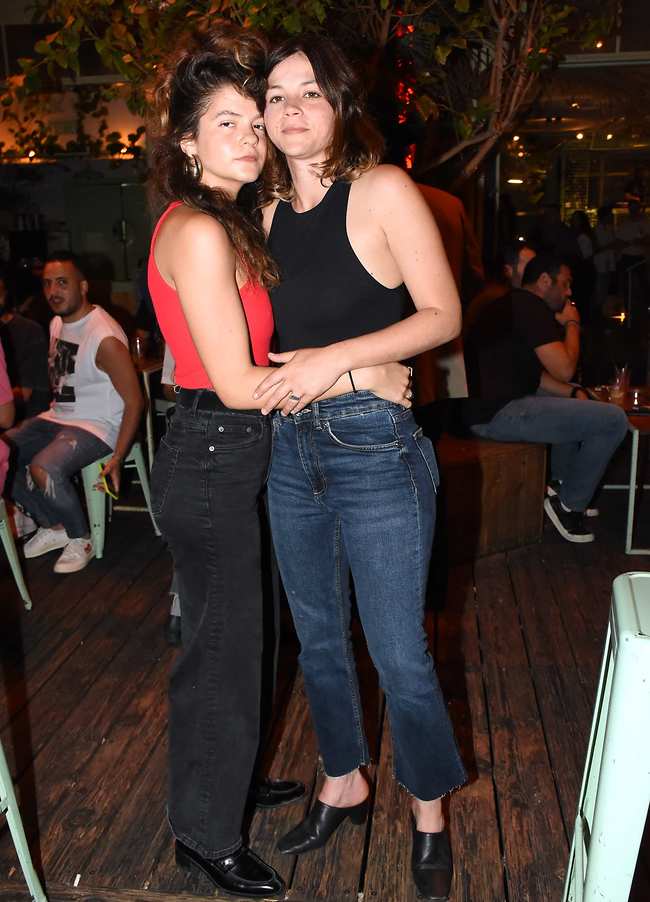 נסיים עם מה שהתחלנו. ג'וי ריגר וכרמל בין (צילום: אמיר מאירי) נסיים עם מה שהתחלנו. ג'וי ריגר וכרמל בין (צילום: אמיר מאירי)