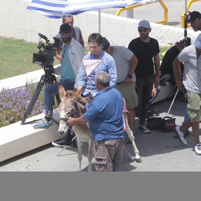 נתראה על המסך. רועי בר נתן (צילום מוטי לבטון ) נתראה על המסך. רועי בר נתן (צילום מוטי לבטון )