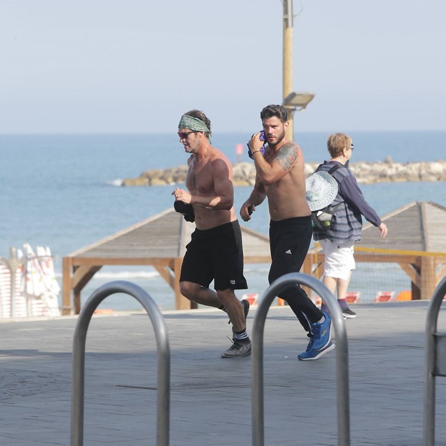 שומרים על הגיזרה (צילום: מוטי לבטון) שומרים על הגיזרה (צילום: מוטי לבטון)