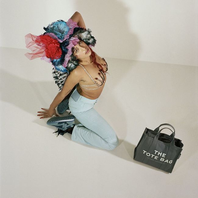 בקמפיין למארק ג'ייקובס (צילום: Brianna Capozzi/Marc Jacobs/MEGA) בקמפיין למארק ג'ייקובס (צילום: Brianna Capozzi/Marc Jacobs/MEGA)