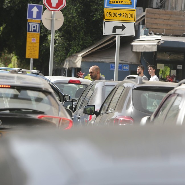 מחכה למובילים. עידן רייכל (צילום: מוטי לבטון) מחכה למובילים. עידן רייכל (צילום: מוטי לבטון)