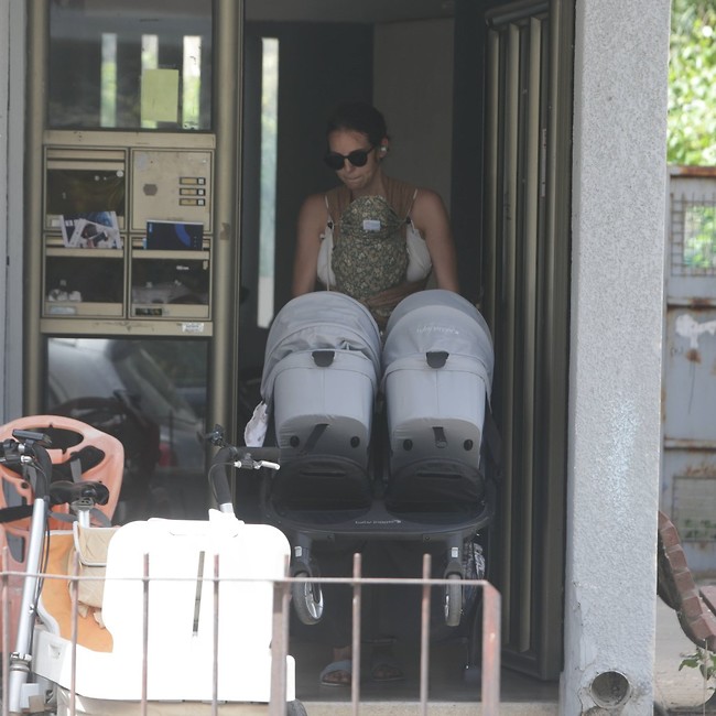 מסתדרת לבד (צילום: מוטי לבטון) מסתדרת לבד (צילום: מוטי לבטון)