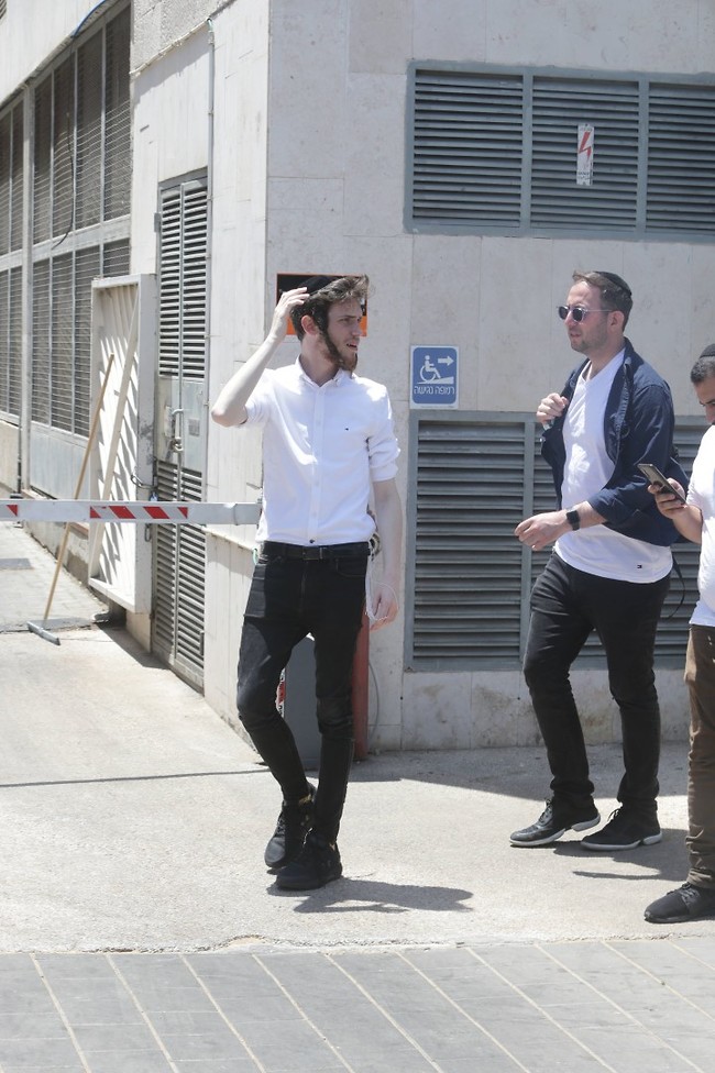 מחזיק חזק שהכיפה לא תברח (צילום: מוטי לבטון) מחזיק חזק שהכיפה לא תברח (צילום: מוטי לבטון)