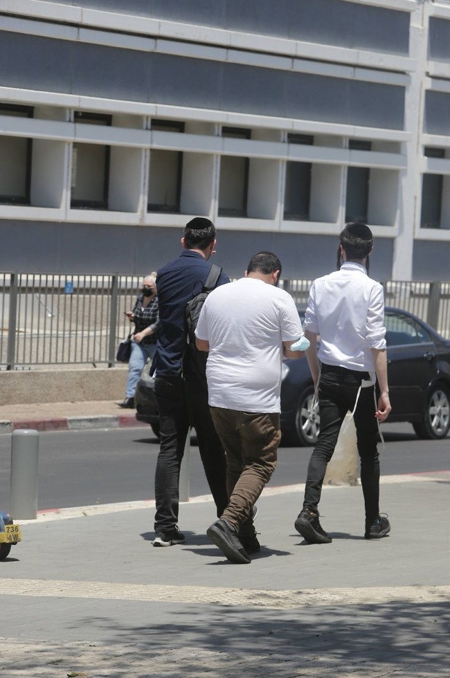 הגירסה החרדית ל"הפמליה" (צילום: מוטי לבטון) הגירסה החרדית ל"הפמליה" (צילום: מוטי לבטון)