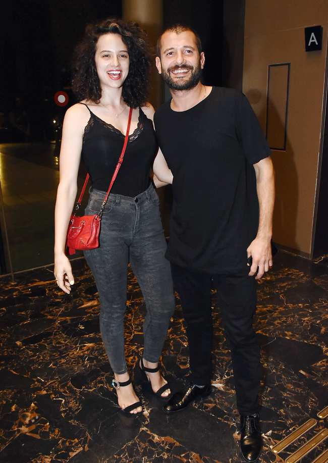 רצוי ומומלץ להורים טריים לצאת לבלות. קורין גדעון וחילי סורוצקין (צילום: אמיר מאירי ) רצוי ומומלץ להורים טריים לצאת לבלות. קורין גדעון וחילי סורוצקין (צילום: אמיר מאירי )