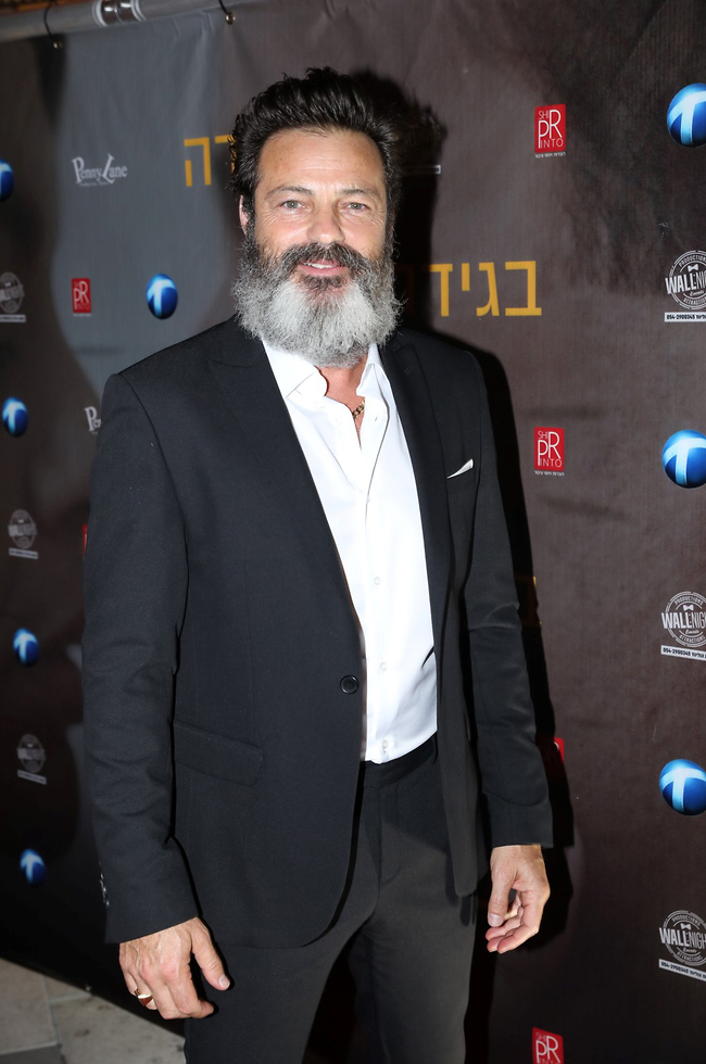 קשה לפספס זקן שכזה. אקי אבני בפרימיירת הסרט בכיכובו "בגידה" (צילום: רפי דלויה) קשה לפספס זקן שכזה. אקי אבני בפרימיירת הסרט בכיכובו "בגידה" (צילום: רפי דלויה)