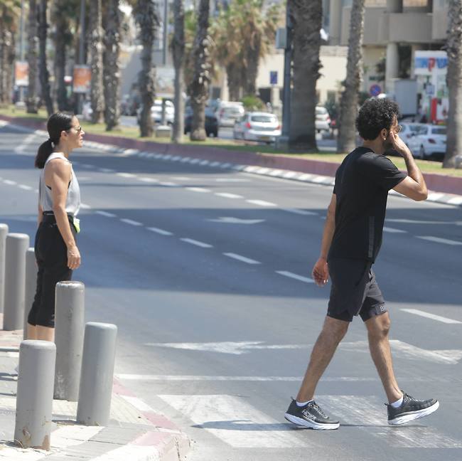 אני מחכה עד שיתחלף לירוק (צילום: אמיר מאירי) אני מחכה עד שיתחלף לירוק (צילום: אמיר מאירי)