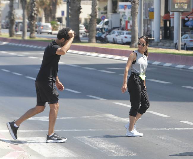 עכשיו אפשר לחצות. ארליך ואוקנין (צילום: אמיר מאירי) עכשיו אפשר לחצות. ארליך ואוקנין (צילום: אמיר מאירי)