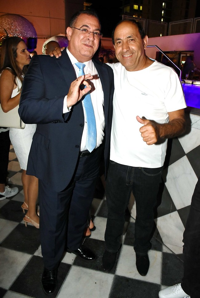מה בעצם הקשר? גם אלי יצפאן בא להגיד מזל טוב (צילום: אמיר מאירי) מה בעצם הקשר? גם אלי יצפאן בא להגיד מזל טוב (צילום: אמיר מאירי)