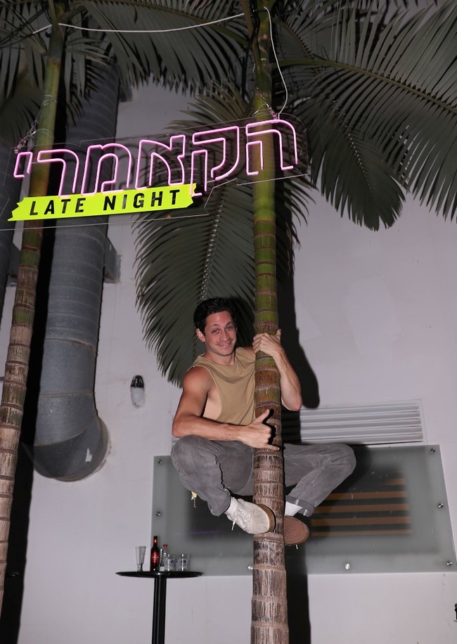 שיירד מהעץ שטיפס עליו. דור הררי (צילום: אור גפן) שיירד מהעץ שטיפס עליו. דור הררי (צילום: אור גפן)