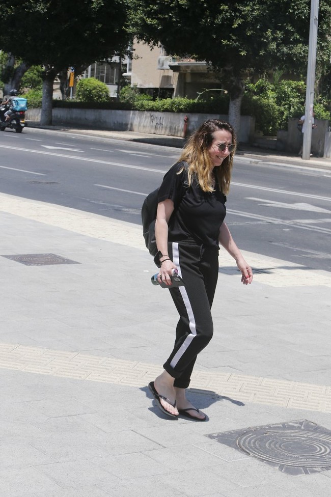 ביישנית (צילום: מוטי לבטון) ביישנית (צילום: מוטי לבטון)