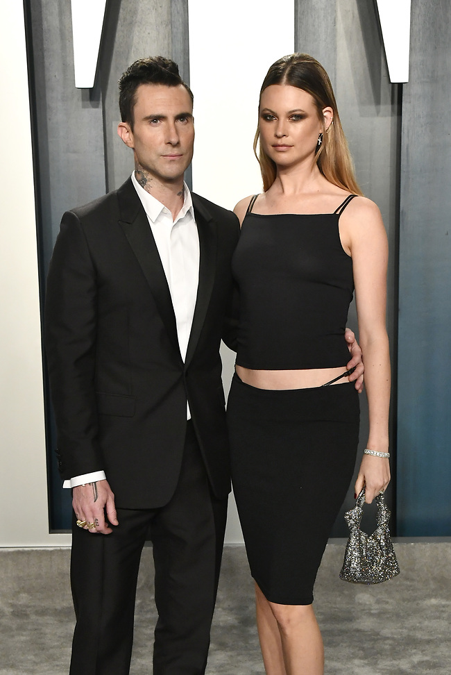אדם לוין ובהאטי פרינסלו (צילום: GettyImages) אדם לוין ובהאטי פרינסלו (צילום: GettyImages)
