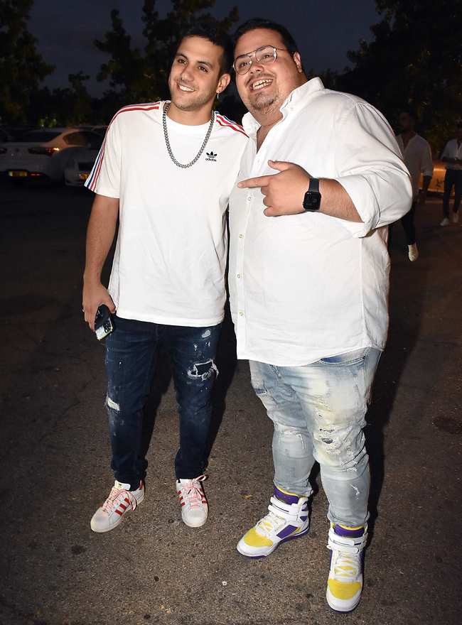 חולים עליכם. אוראל צברי וקווין רובין (צילום: אמיר מאירי) חולים עליכם. אוראל צברי וקווין רובין (צילום: אמיר מאירי)