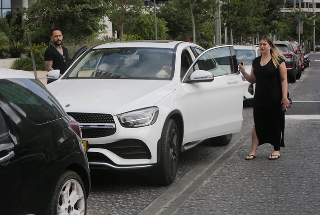 ילד רביעי בדרך. עדי ואסי בוזגלו (צילום: מוטי לבטון) ילד רביעי בדרך. עדי ואסי בוזגלו (צילום: מוטי לבטון)