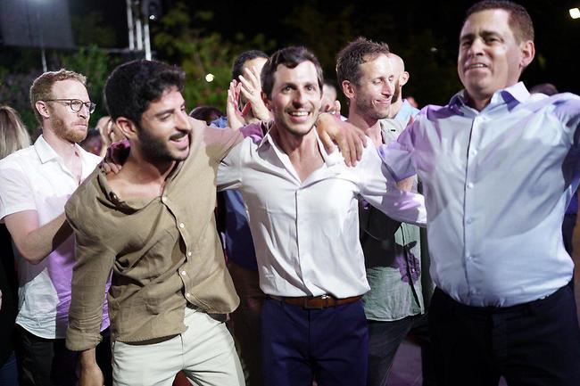 נרקוד כל הלילה (צילום: מתן כצמן) נרקוד כל הלילה (צילום: מתן כצמן)