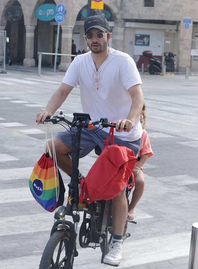 כן, אנחנו עדיין פה (צילום: מוטי לבטון) כן, אנחנו עדיין פה (צילום: מוטי לבטון)